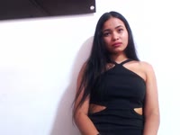 Thank you for being in my room, I am a Colombian girl, I consider myself happy and kind, I am here with the intention of meeting people from different parts of the world, learning about their customs and tastes, with me you will have a pleasant moment in which you will leave reality for a moment... a lot of fun and pleasure, I like it when you have all your attention on me, that with your look you show me the desire to be with me...