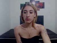 I am a very horny trans and daring I like to show my butt in the camera