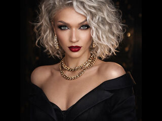 girl showing tits EmmaAmstrong