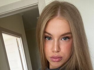 camslut naked GinetteHartzheim