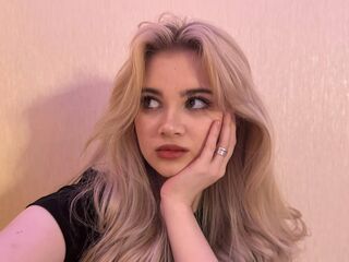 camwhore masturbating with dildo LatoyiaCanpos