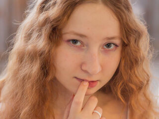 camgirl porn cam MadgeRemerez