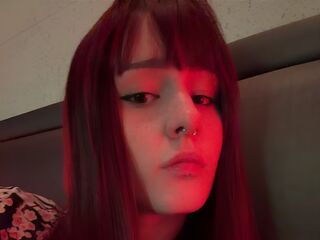 cam whore MaeveLith