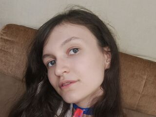 naked camgirl masturbating with vibrator MillieStrife