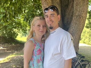 camcouple masturbating with sextoy AnastasiaMax