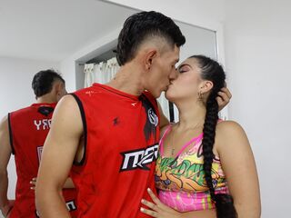 camcouple masturbating with vibrator DafneandEross