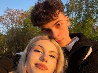 cam couple playing with dildo JamesandAice
