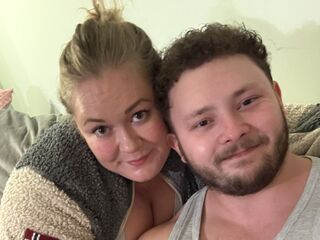 couple topless chat MadelenAndLars