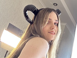 cam girl playing with vibrator AaliceWalter