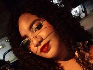 camgirl playing with dildo AishaBlanco