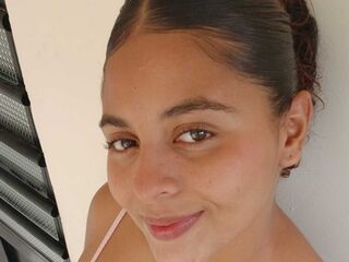 camgirl playing with vibrator AlanaRiveraa