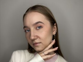 camwhore spreading pussy AudreyHermet