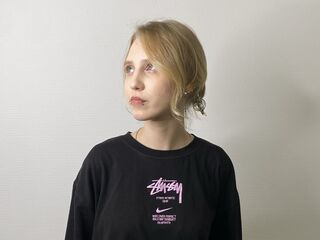 camgirl playing with sex toy BenitaMoorehouse