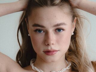 camslut fingering pussy BrittaniBrogren