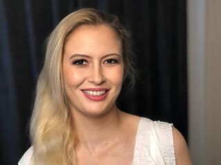 camgirl playing with sex toy CamillaPatterson