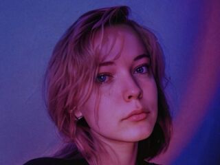 nude webcamgirl CharlieFenniman