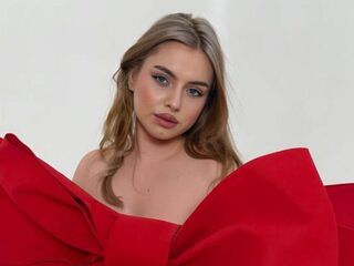 camgirl showing tits ChloeHollyberry