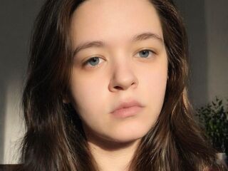 topless cam girl CorneliaAdling