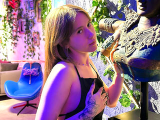 live strip tease show DaisyWane