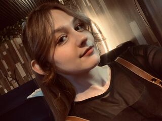 girl showing tits DedeSemon