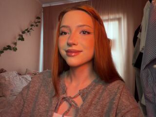 cam girl playing with sextoy DianniLinell