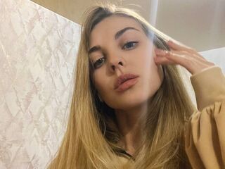 chatroom cam EmilyHollister