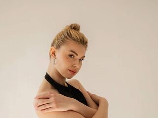girl showing tits EnaSha