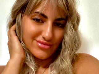 live webcam model EriaBelle