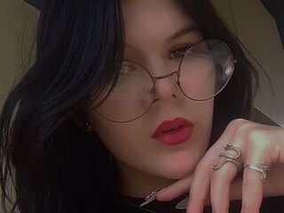 naughty cam girl fingering pussy GillianBartram