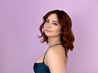 camgirl masturbating with dildo JaniceMoor