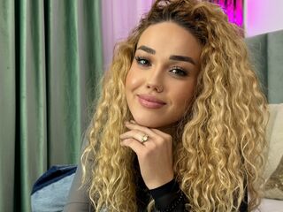 naughty cam girl fingering shaved pussy JessyJill