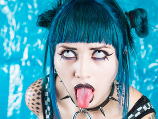 hot cam girl fingering shaved pussy LaurentMason