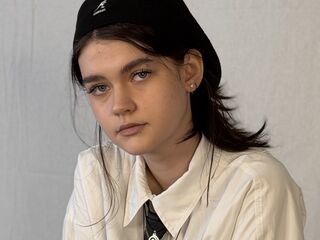 camgirl webcam pic LeannMolineaux