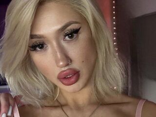 topless cam girl LeraGoolden