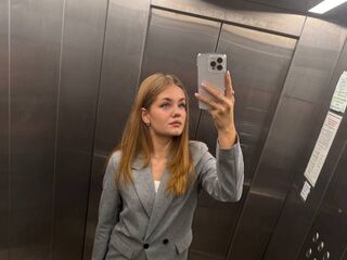 fingering camslut LizzieIacovino