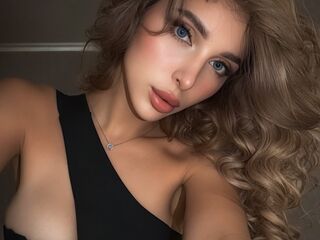 cam girl playing with sextoy LuluBianco