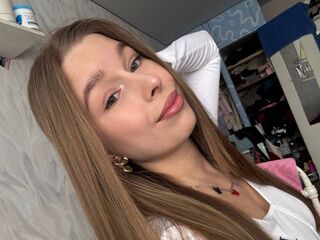 naughty cam girl fingering shaved pussy LynnDiaz