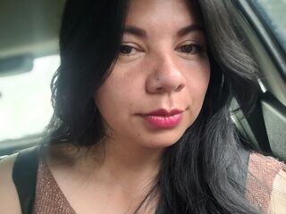 naked cam girl masturbating with vibrator MacarennaGomez