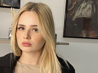 adult livecam MarnieRhyner