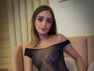 camgirl showing pussy MarraBloom