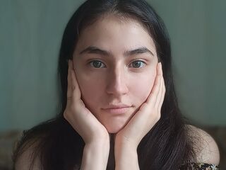girl webcam show MaudEstey