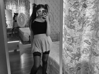 naughty camwhore MedelinaKox