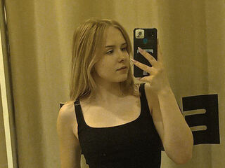 beautiful girlcam MolliMcDaniel