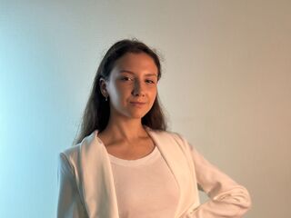 girl MonetPregler