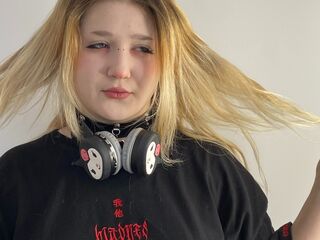 cam whore PilarVanhee