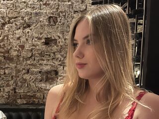 beautiful cam girl PinkDDLuna