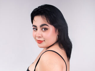 naked camgirl masturbating with dildo RoxanaElegance