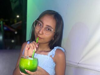 topless camgirl SophiaLennon