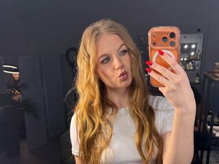 live webcam performer TainaSaffo