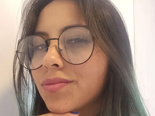 camwhore masturbating with dildo ThiaraSanchez